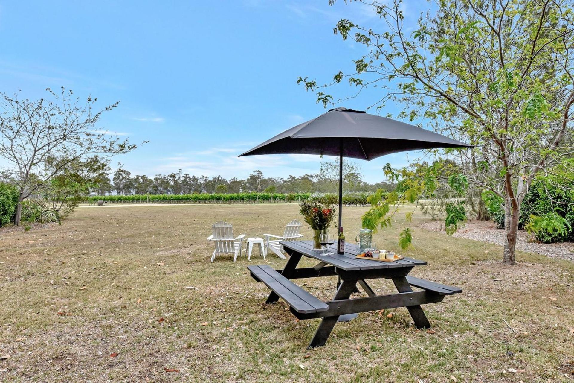 Bracken Ridge Vineyard The Entire Estate Rothbury エクステリア 写真