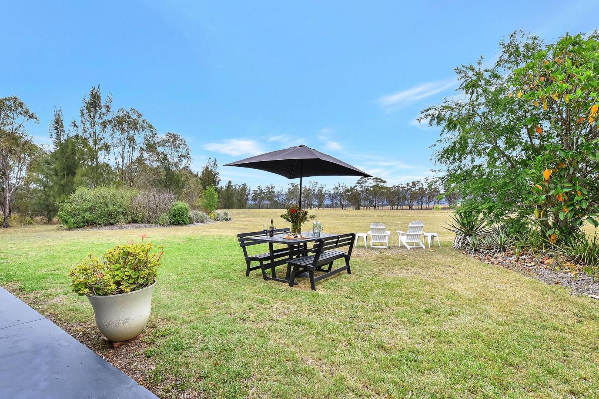 Bracken Ridge Vineyard The Entire Estate Rothbury エクステリア 写真